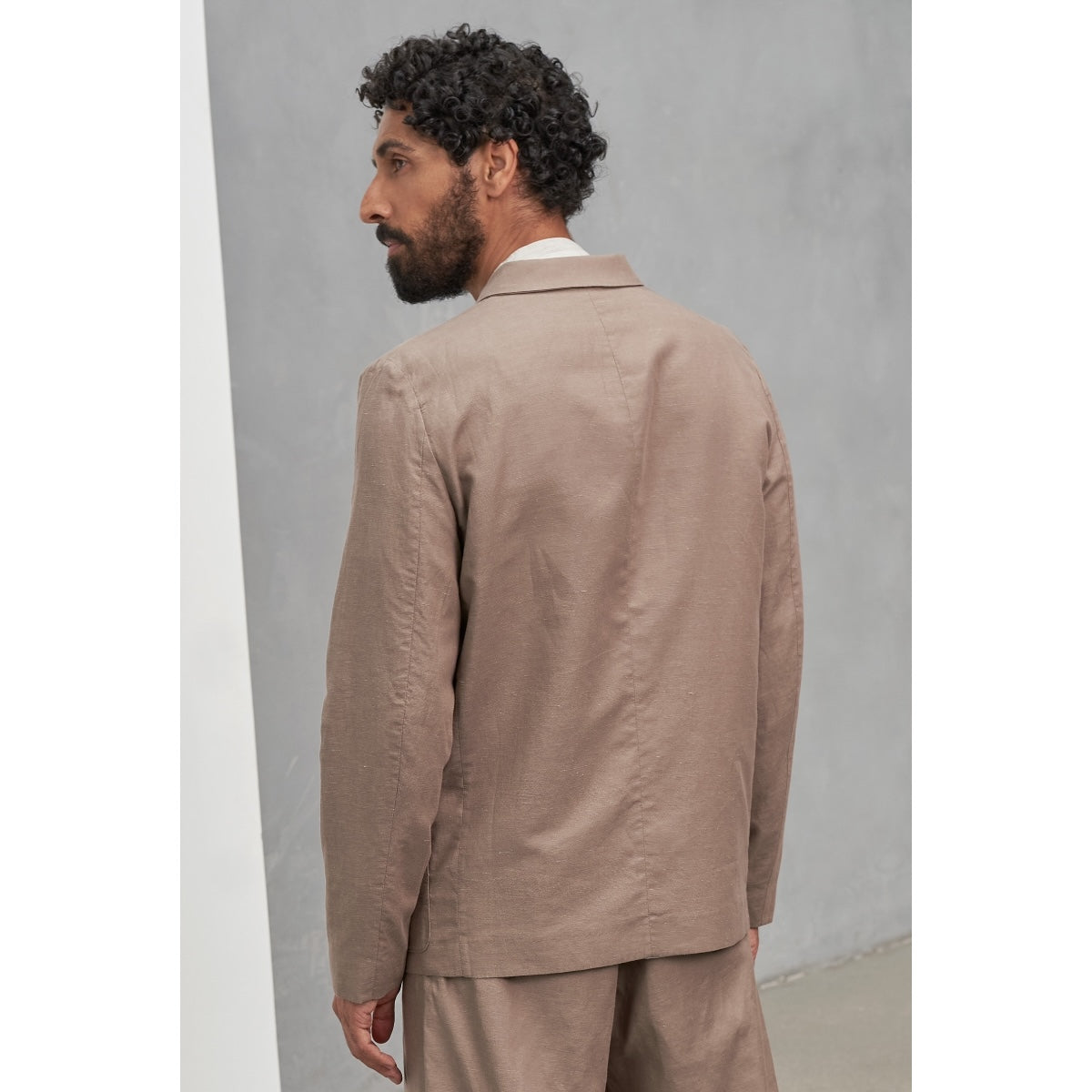 About Companions Elmar Blazer linen walnut