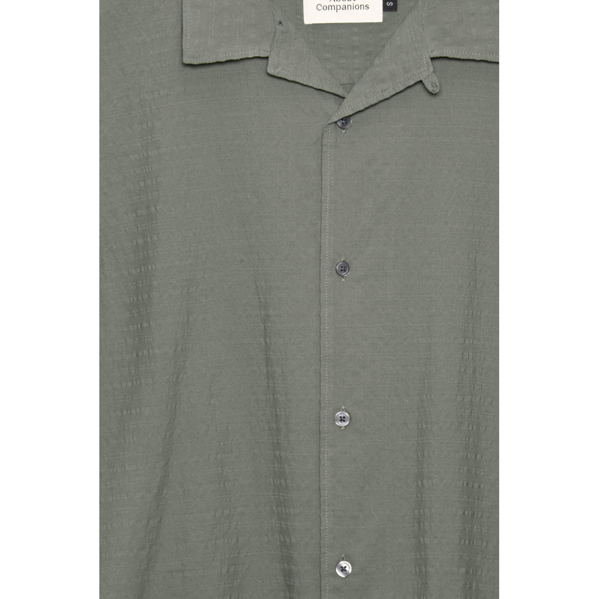 About Companions Kuno Shortsleeve eco seersucker dusty olive